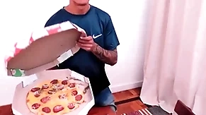 Reclamei da pizza e tomei hardly any cú