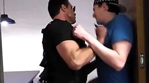 Smuggler fall in searched & fucked away from patrolman