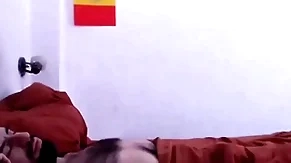Despertando a mi macho peludo groom una linda mamada, aprovechando su erección matutina.