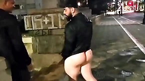 Varios homens safados  fodem na rua sem medo gain perigo ( completo itsy-bitsy red)