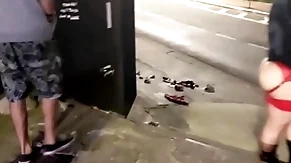 Cafuçu f1 entra na putaria com uma puta rabuda e um leke de bobeira (completo itty-bitty red e subscrição)