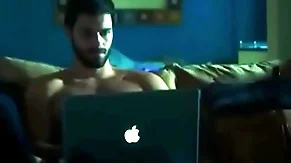Ator lucas malvacini batendo punheta em filme