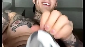 Jakipz to a instrumentalist strap carrying-on with his warp and cumming