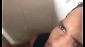 Saindo para o trabalho passei do no banheiro da estação da luz em são paulo e fodi com nove machos - energetic red
